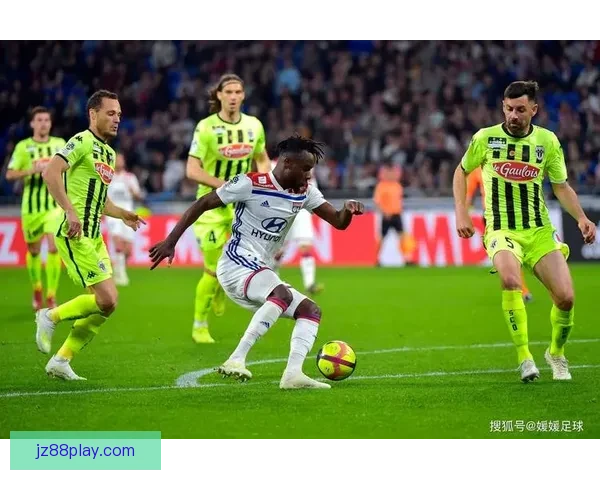 波尔图战平法马利康阿尔贝托科斯塔破门皮涅罗顽强扳平比分激战收场