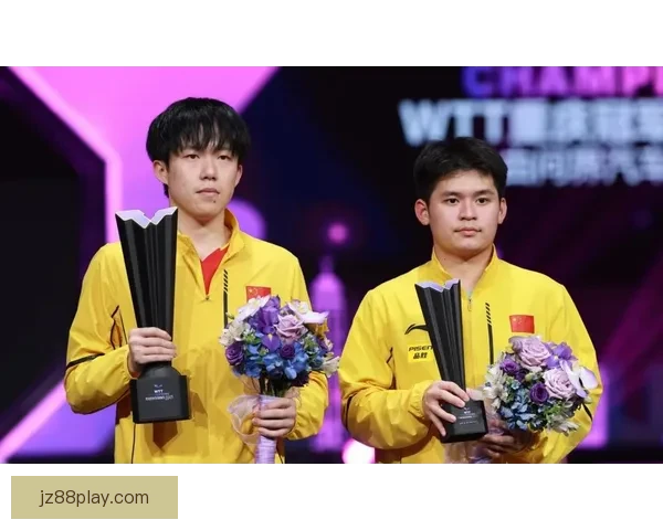 王皓放弃指导林诗栋呆坐空洞绝望与王楚钦对视满是无奈场面令人心疼